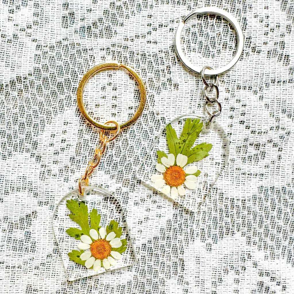 Pressed Wildflower Keychain | chamomile